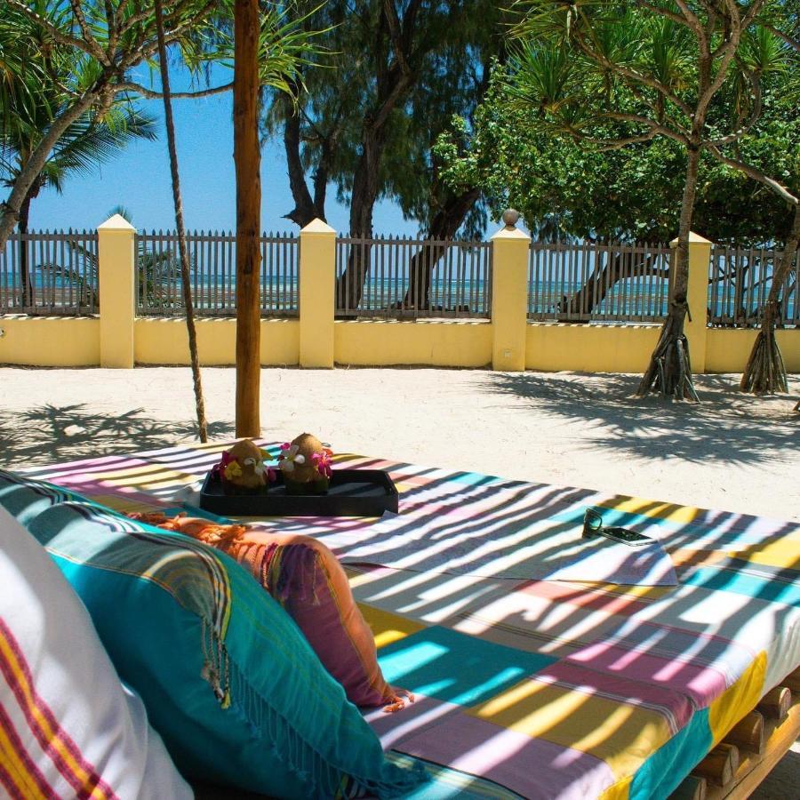 Zumzum Beach House Bed & Breakfast Kinondo Екстериор снимка