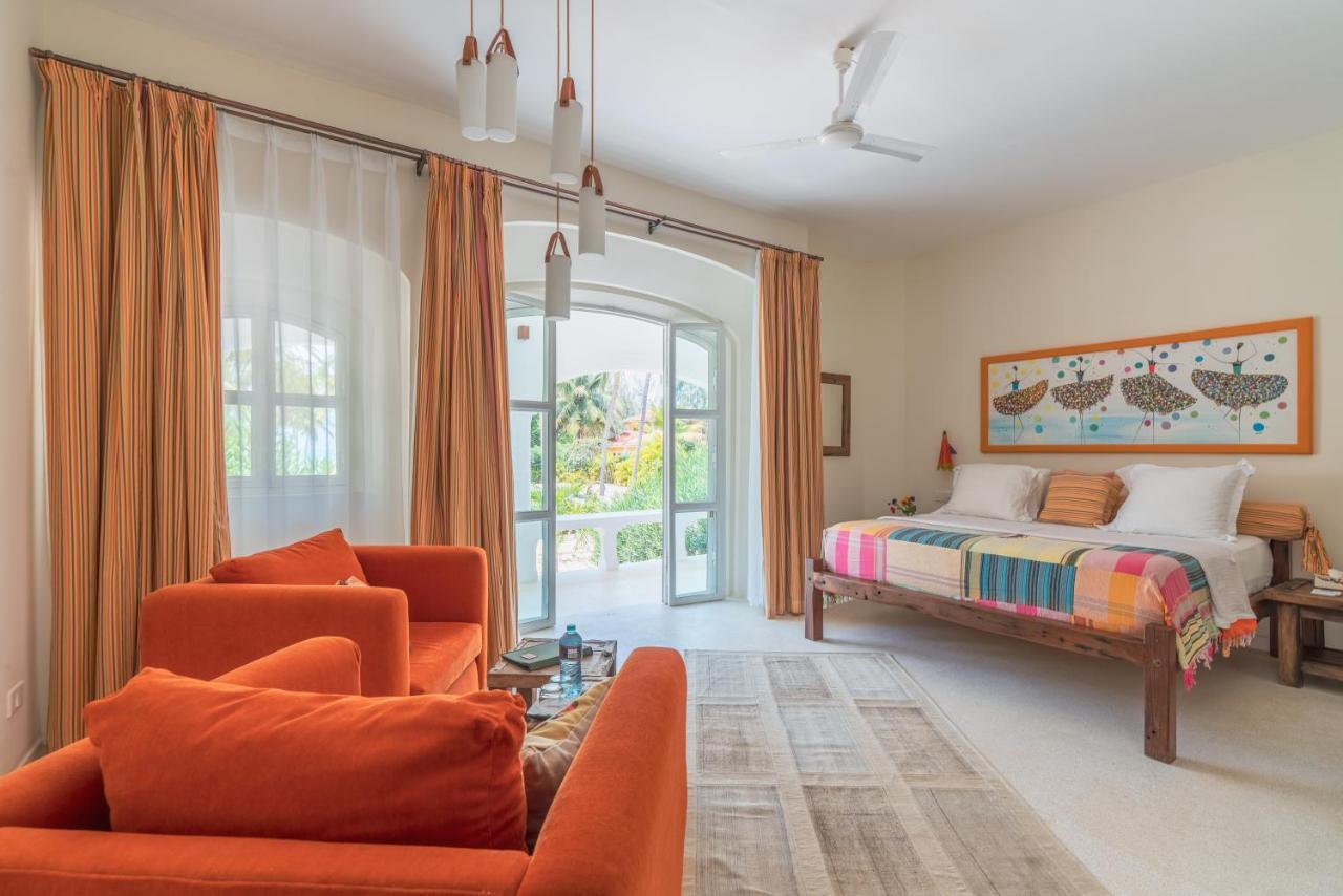Zumzum Beach House Bed & Breakfast Kinondo Екстериор снимка